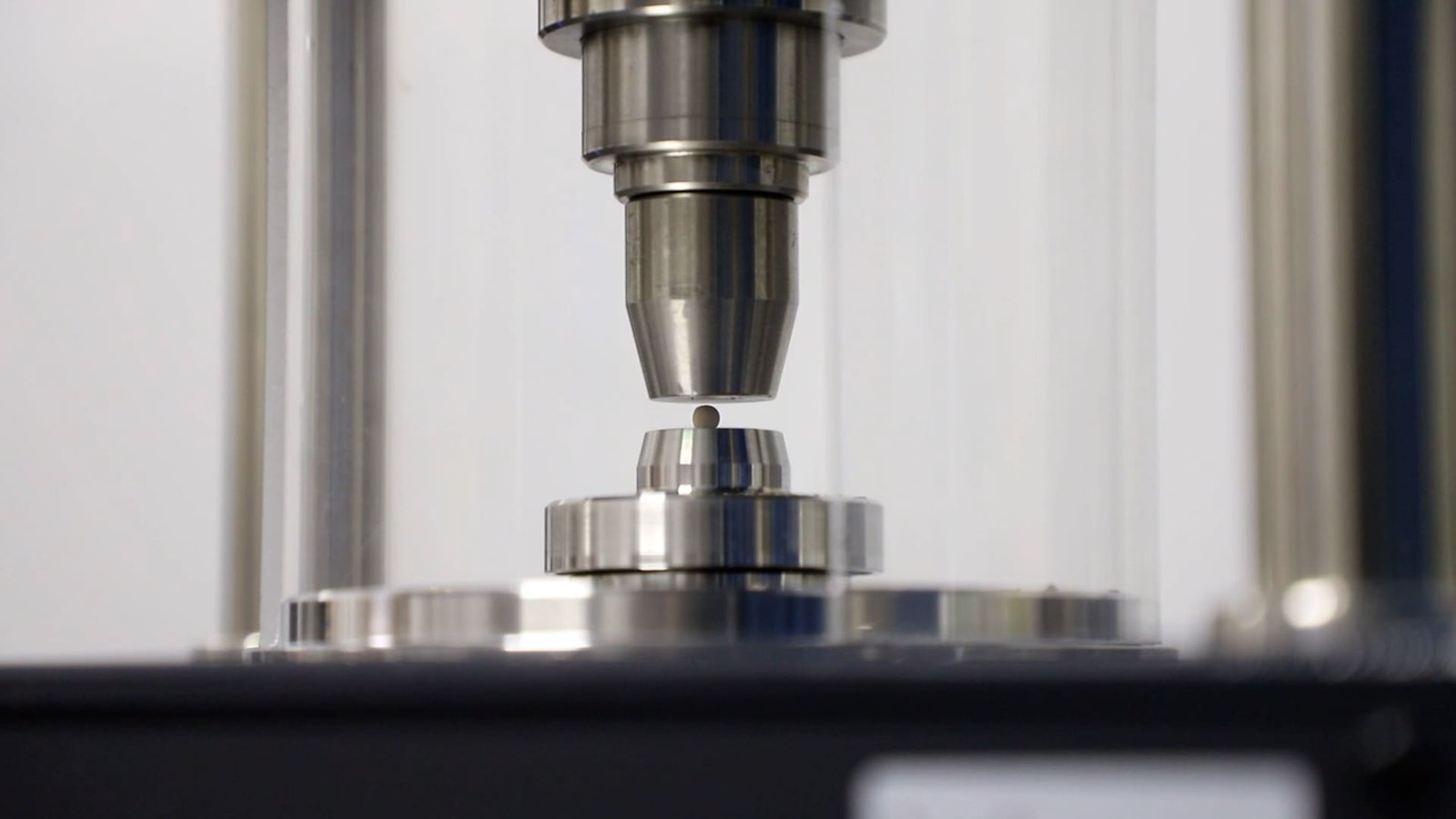 Diagram comparing 3A and 4A pore sizes relative to water and methane molecules