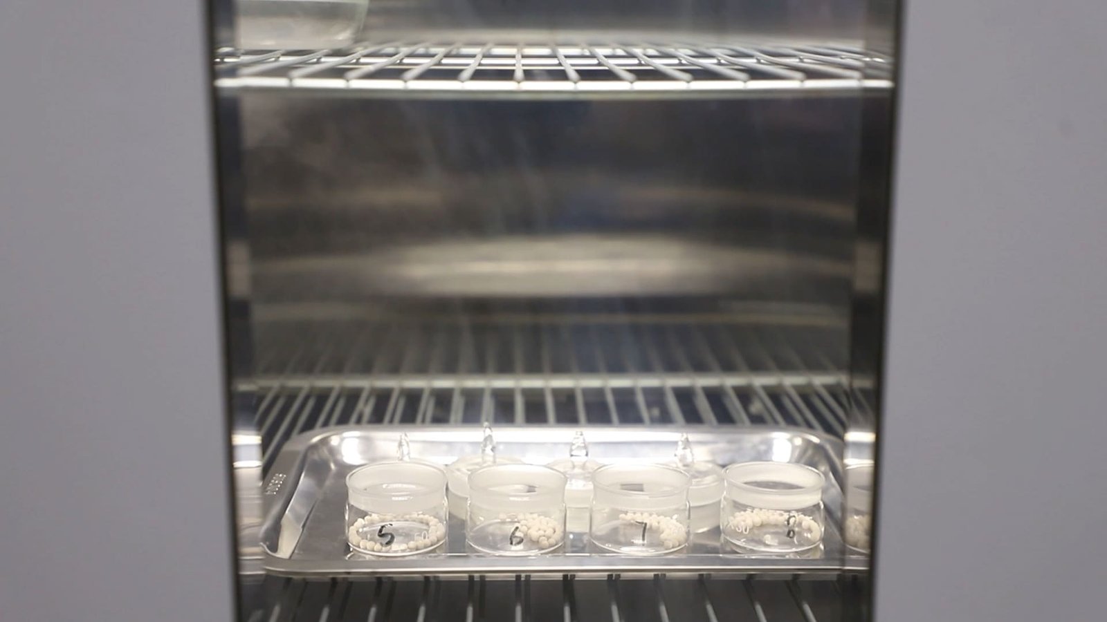 Chart showing stable vs. unstable batch-to-batch LOI values