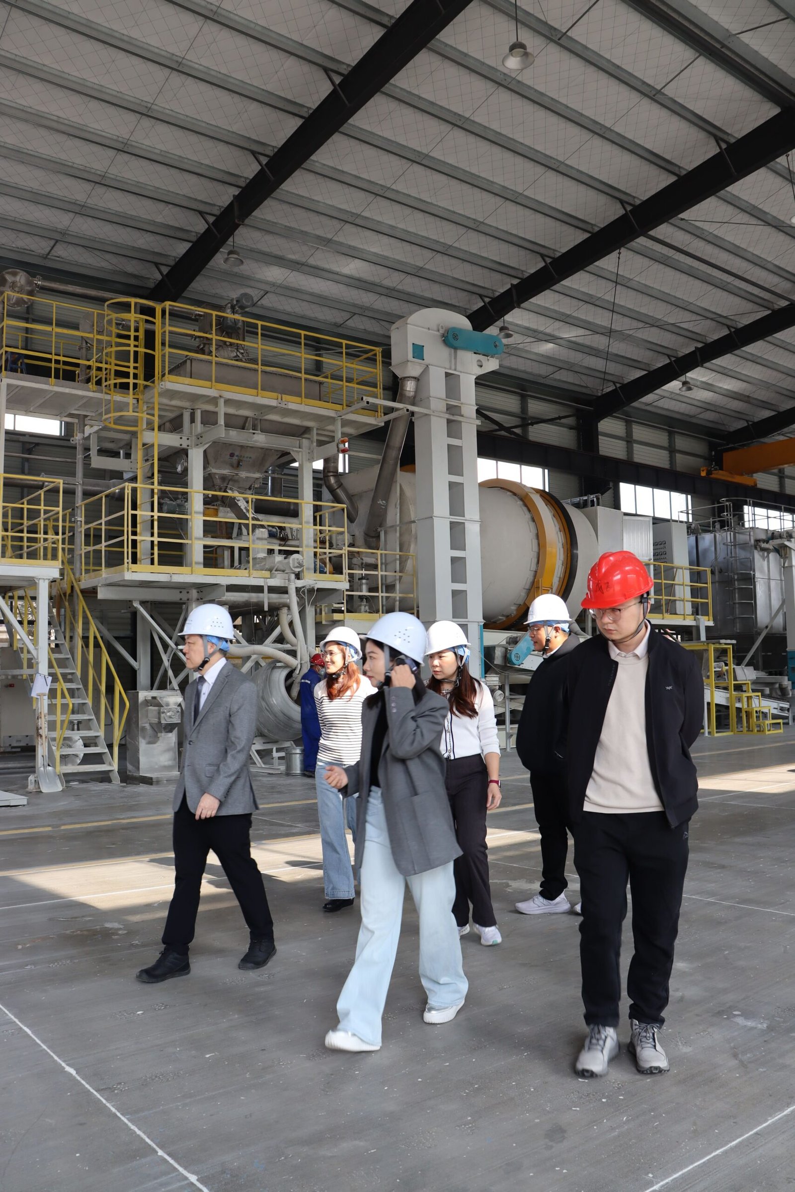 Image of intact adsorbent beads on one side and crushed, dusty adsorbent on the other.