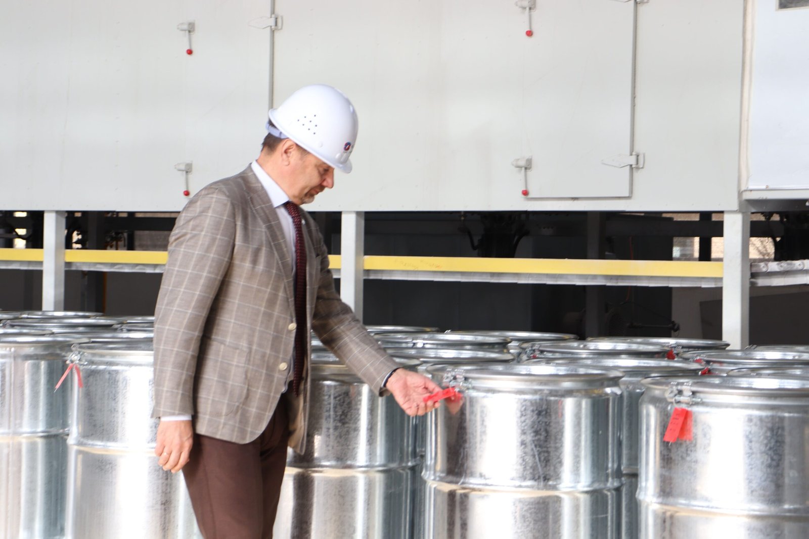 Raw phenolic resin material before processing